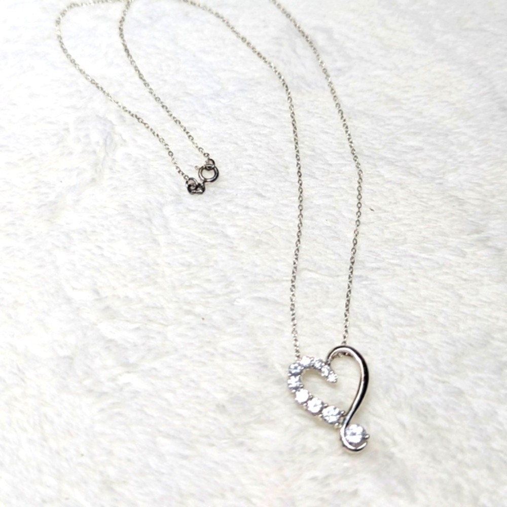 Vintage Elegant Sterling Silver Heart and CZ Necklace - Picture 4 of 8